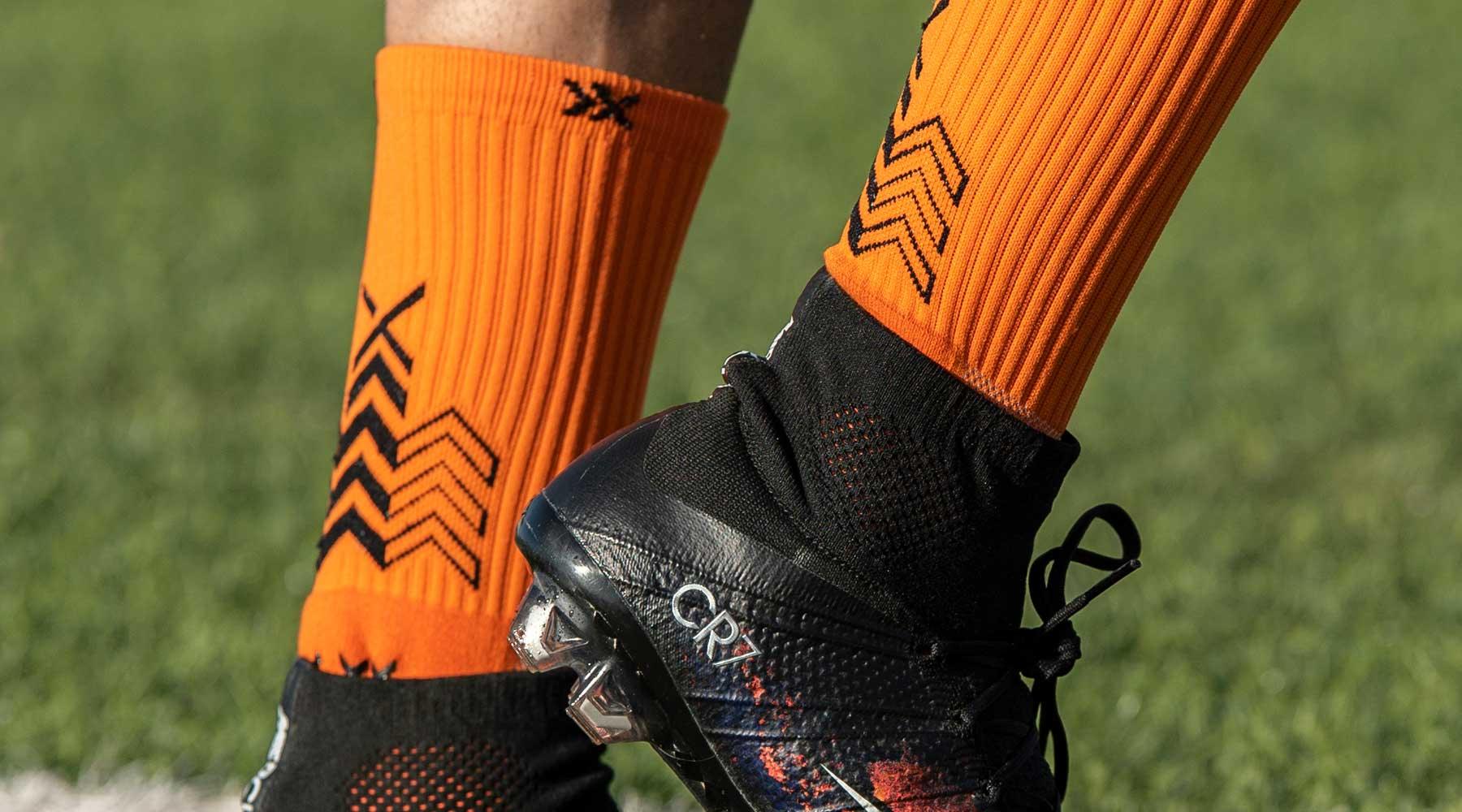 4 Paia Calzini Antiscivolo Sportivi Uomo | Grip In Silicone A Strisce Per Calcio, Basket, Corsa | Cotone 82%, Taglia Unica 39-46