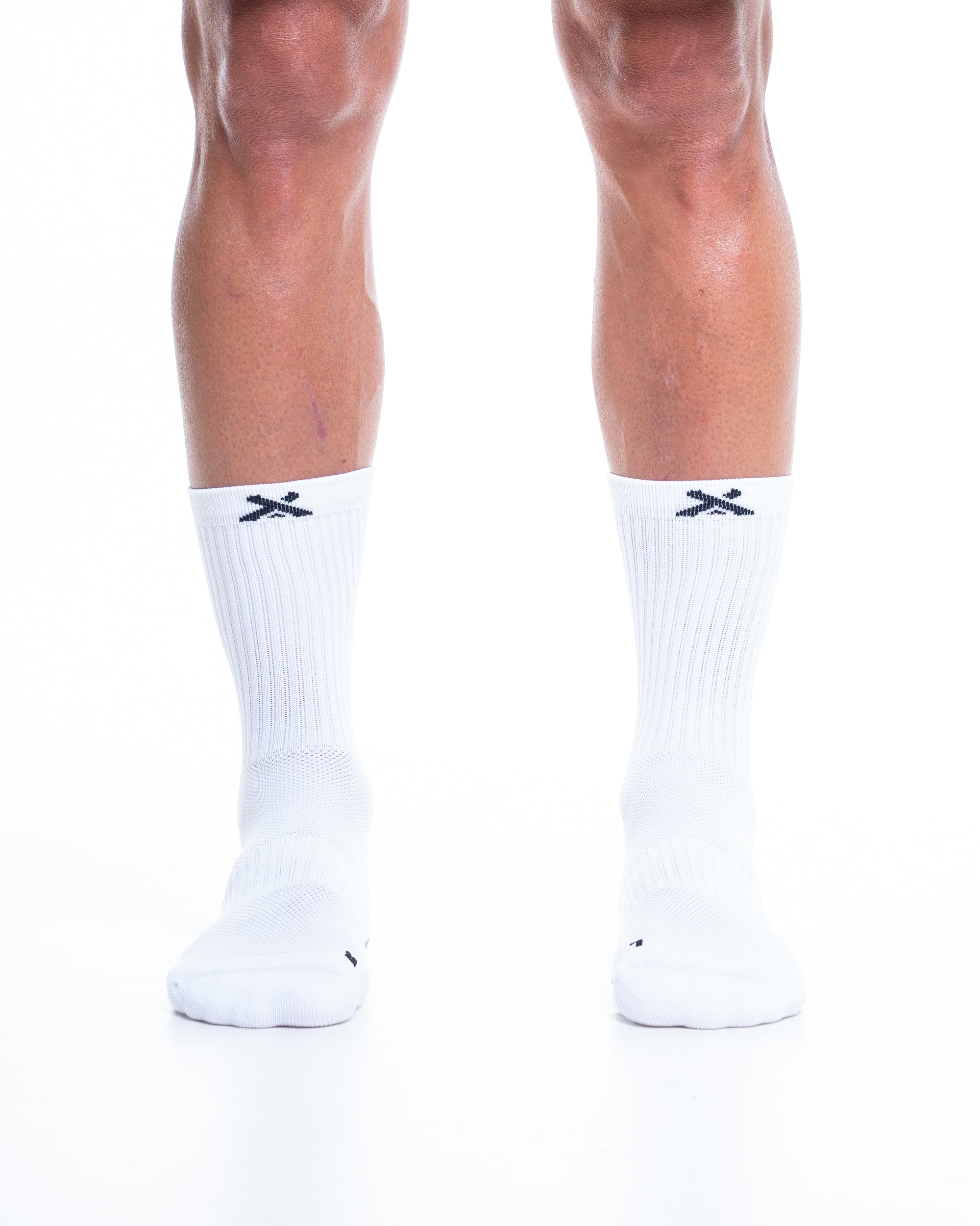 Weiße SOXPro Classic getragen, Vorderansicht vom Knie bis zum Fuß