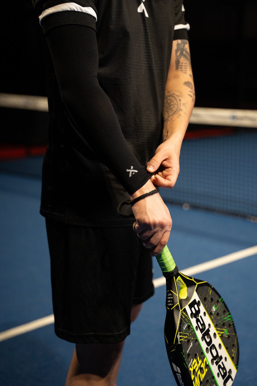 Spieler richtet eine schwarze Arm Sleeve